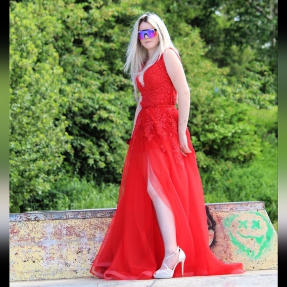 Grad dress - Picture 1 of 4